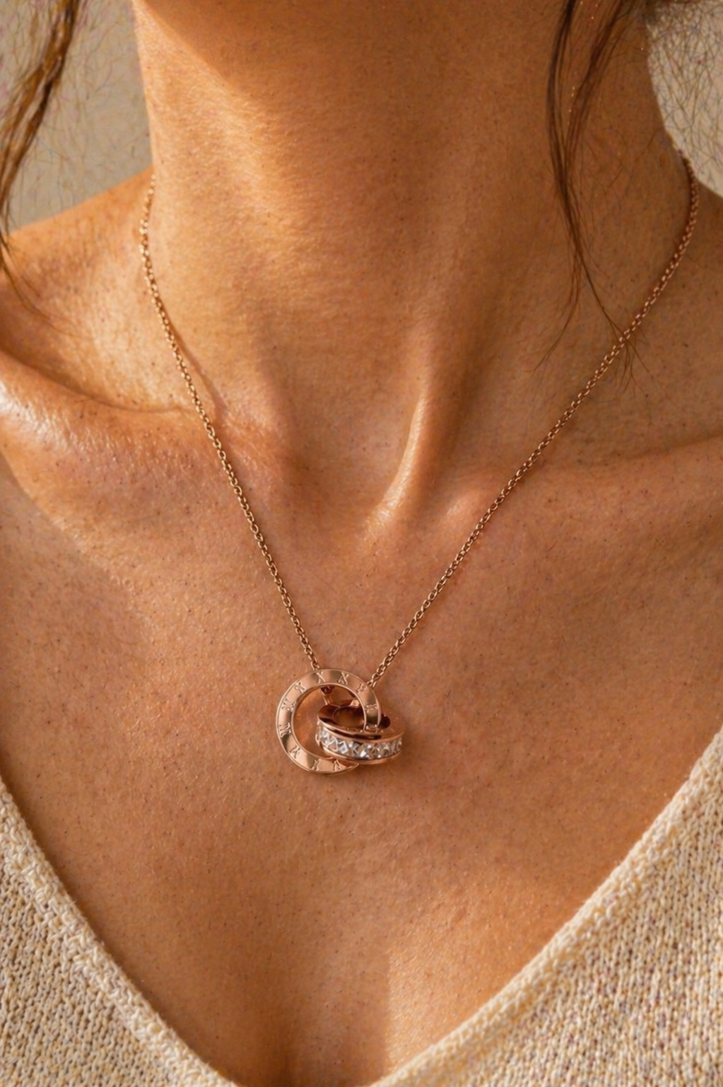 MM Jewelry: Elegant Rose Gold Necklace with Roman Numeral Pendant
