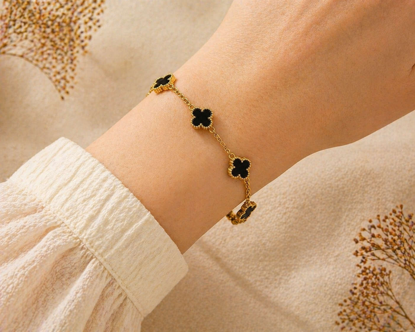 MM Jewelry Big Clover Charm Bracelet - Black & White Collection