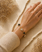 🌟 MM Jewelry 🌟 🍀 Clover Charm Bracelet Black And White Double Sided 🍀