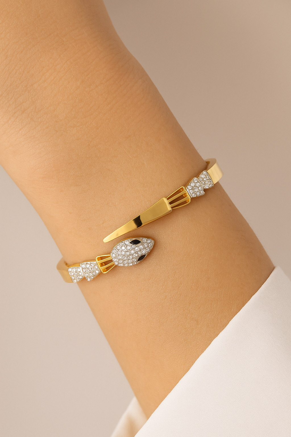 Elegant Stainless Steel Snake-Inspired Bangle with Crystal Accents 🐍✨