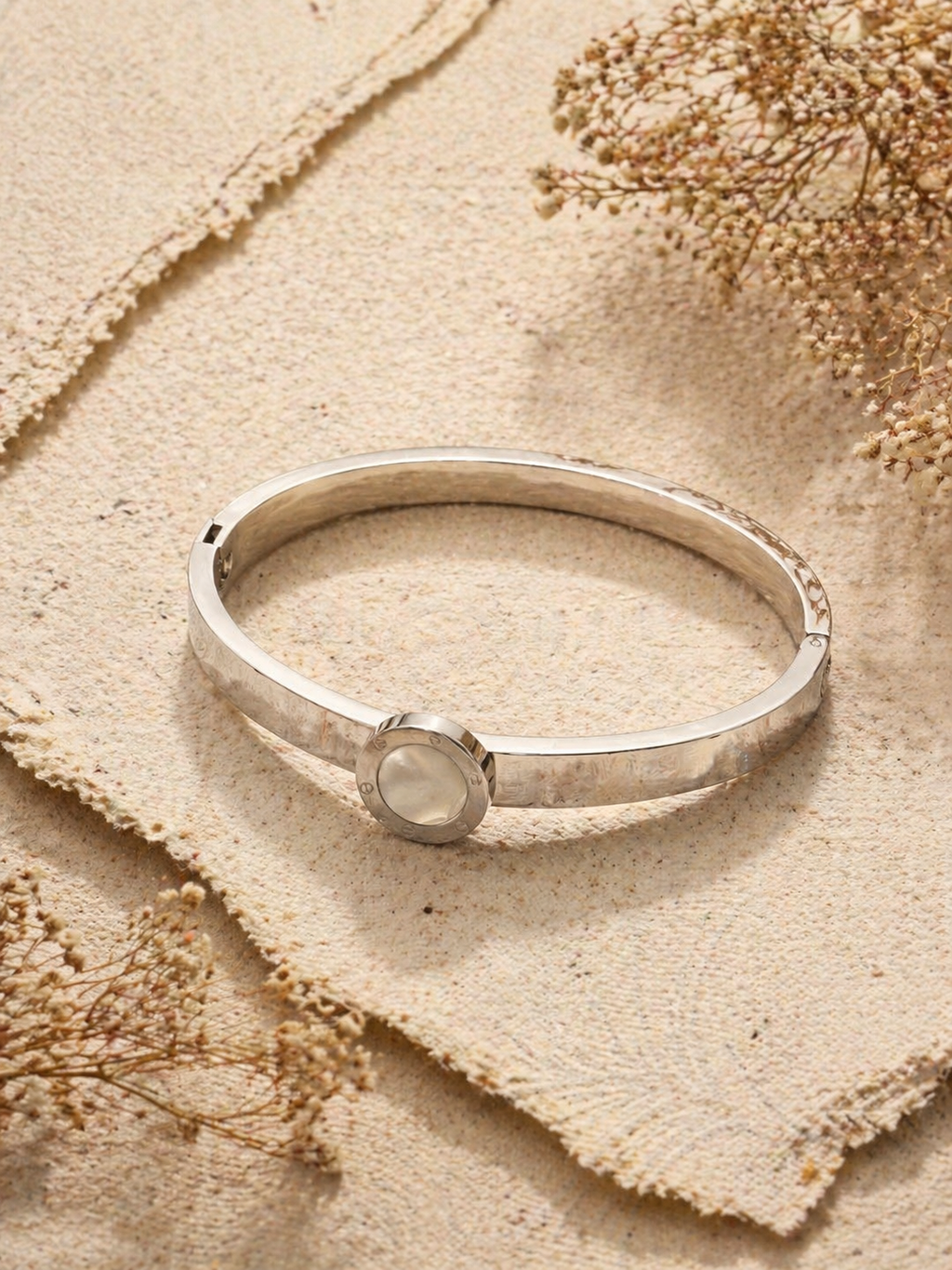 MM Jewelry: Sleek Silver Bangle with Mother-of-Pearl Centerpiece