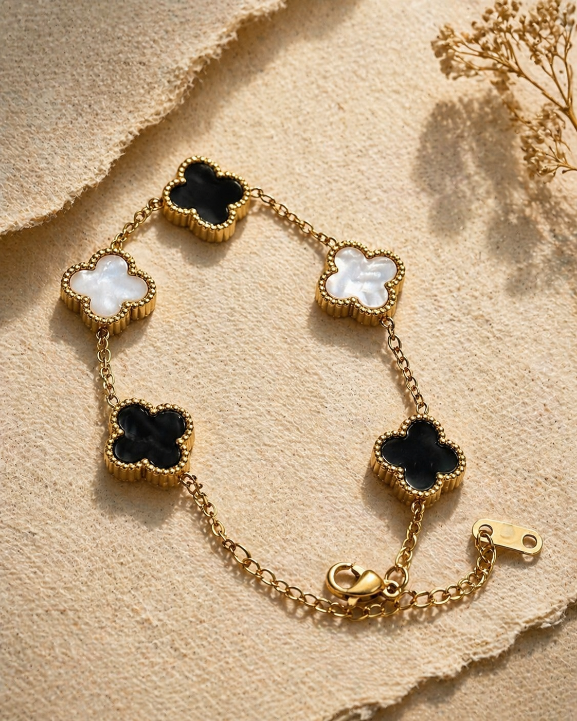 🌟 MM Jewelry 🌟 🍀 Clover Charm Bracelet Black And White Double Sided 🍀