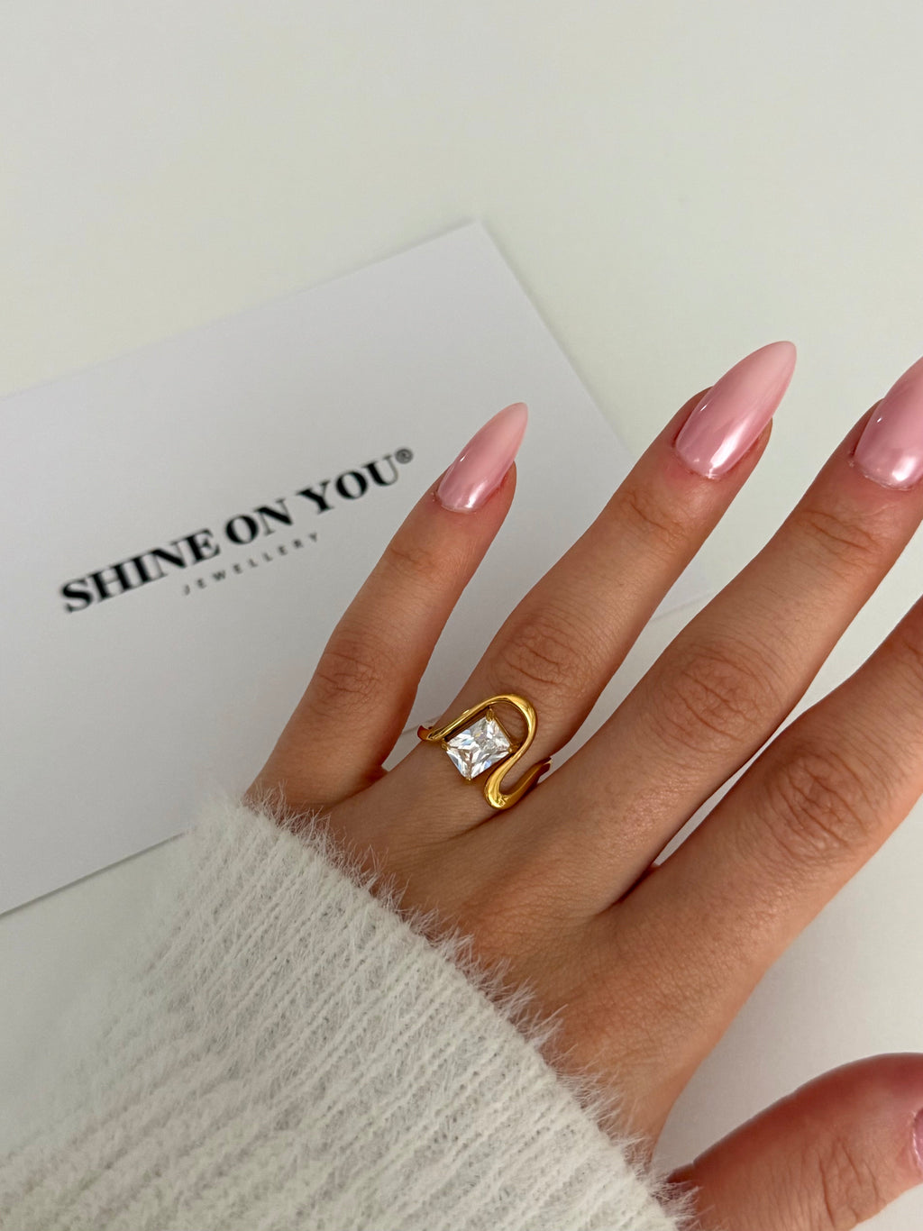BILLIE RINGS