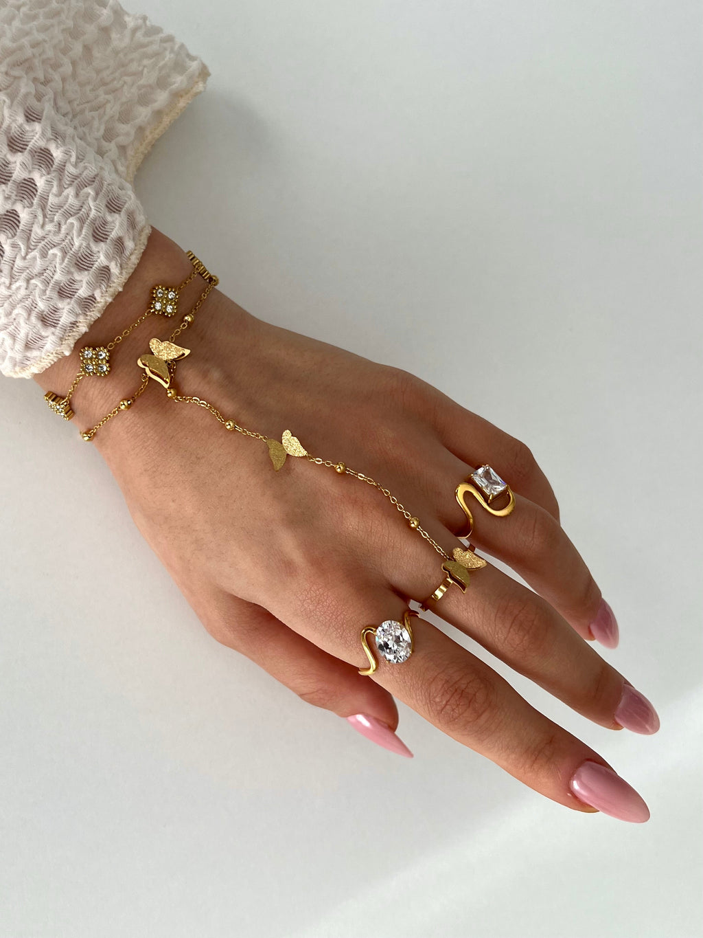 BILLIE RINGS