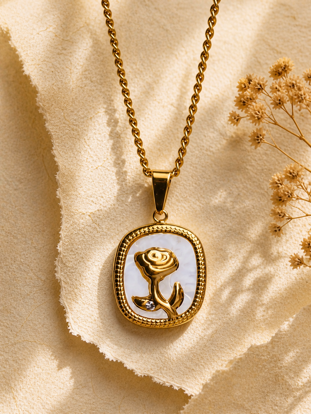 ✨ Golden Rose Pendant Necklace ✨