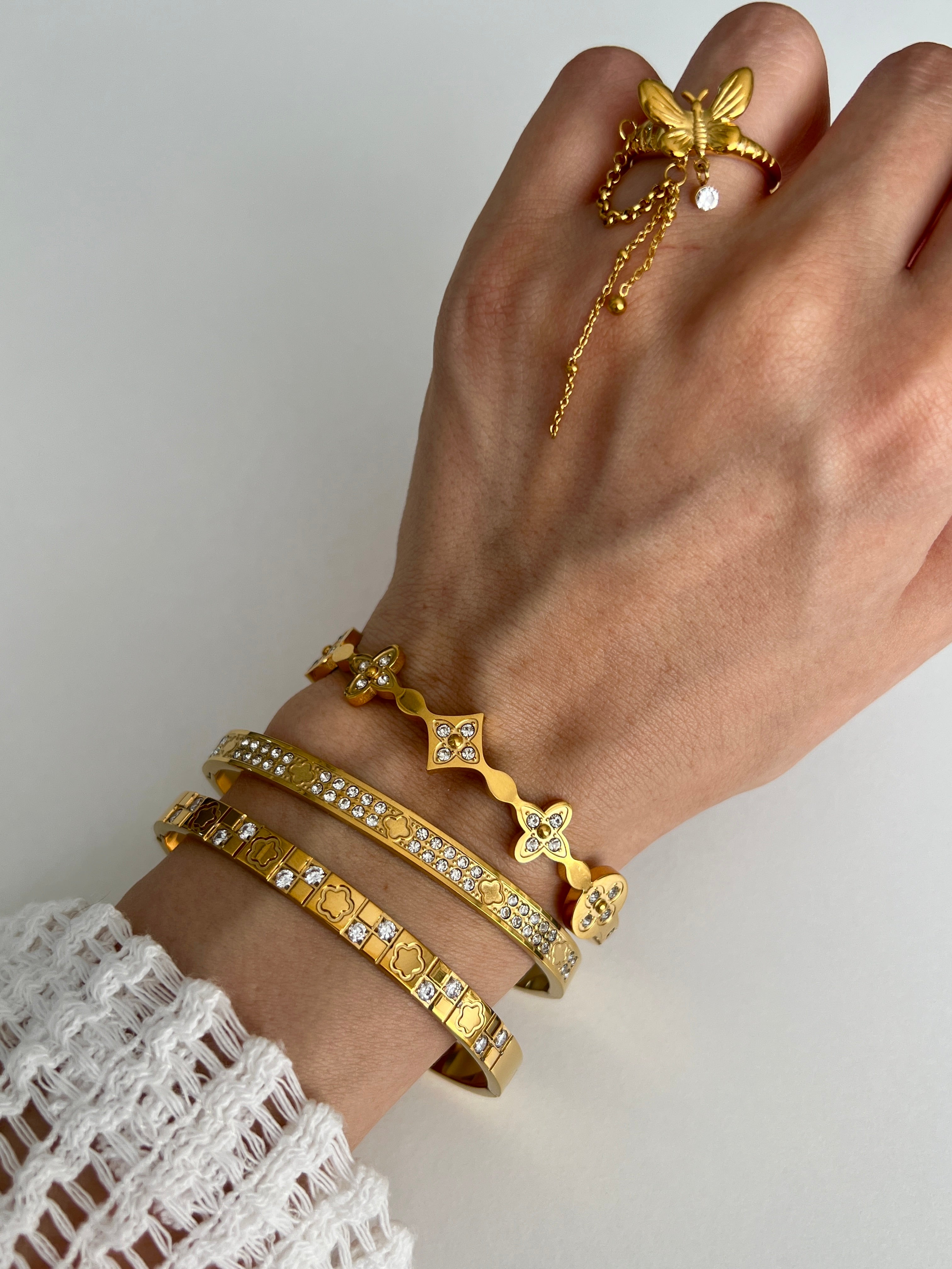 AILA CLOVER BANGLE
