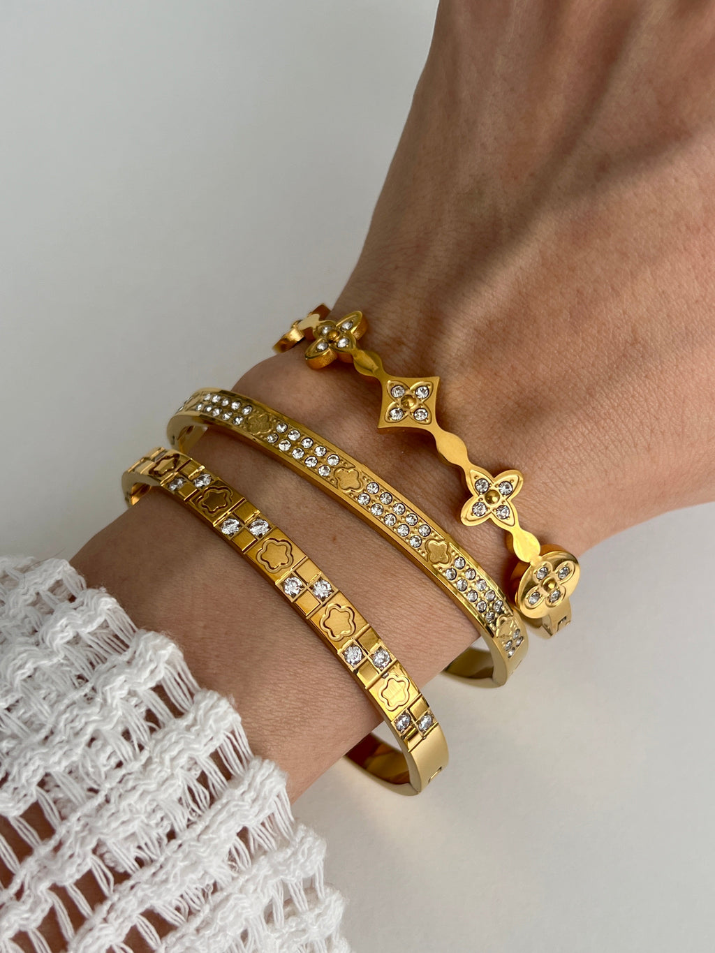 AILA CLOVER BANGLE